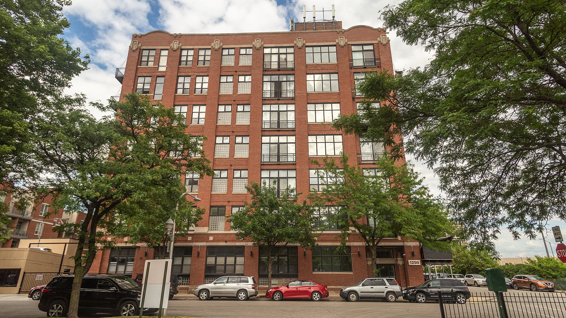 1250 W Van Buren Street Unit: 714