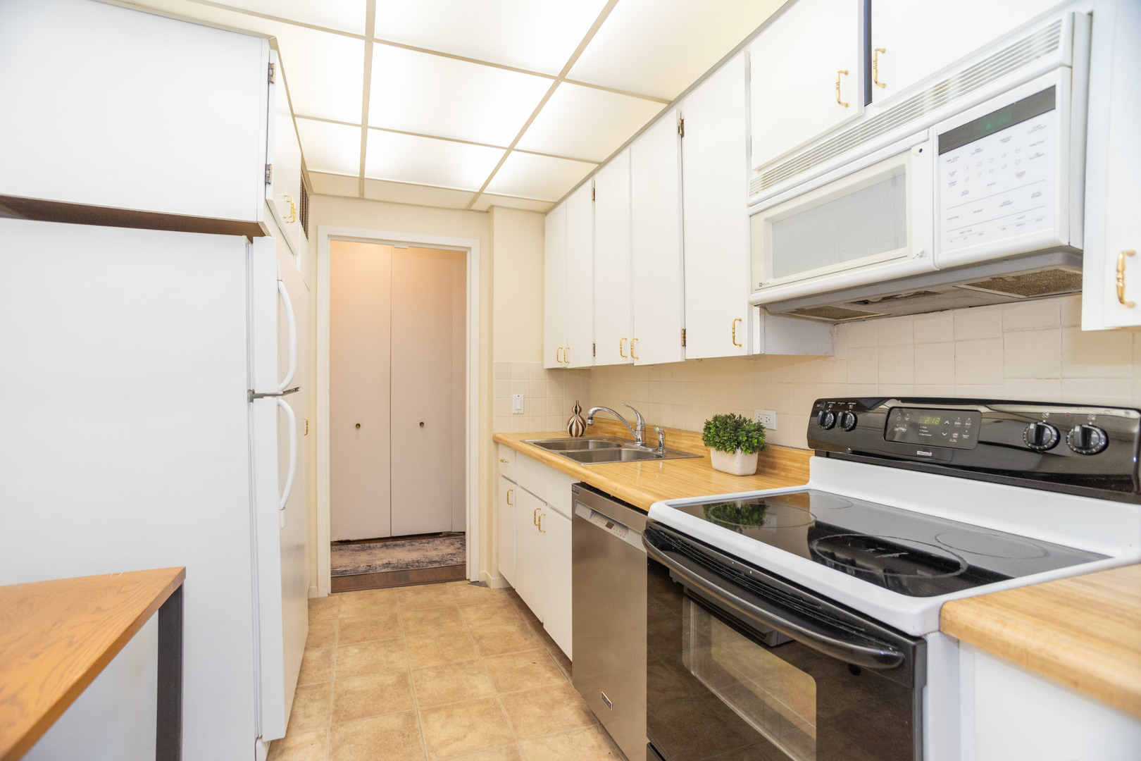 4170 N Marine Drive Unit: 5H