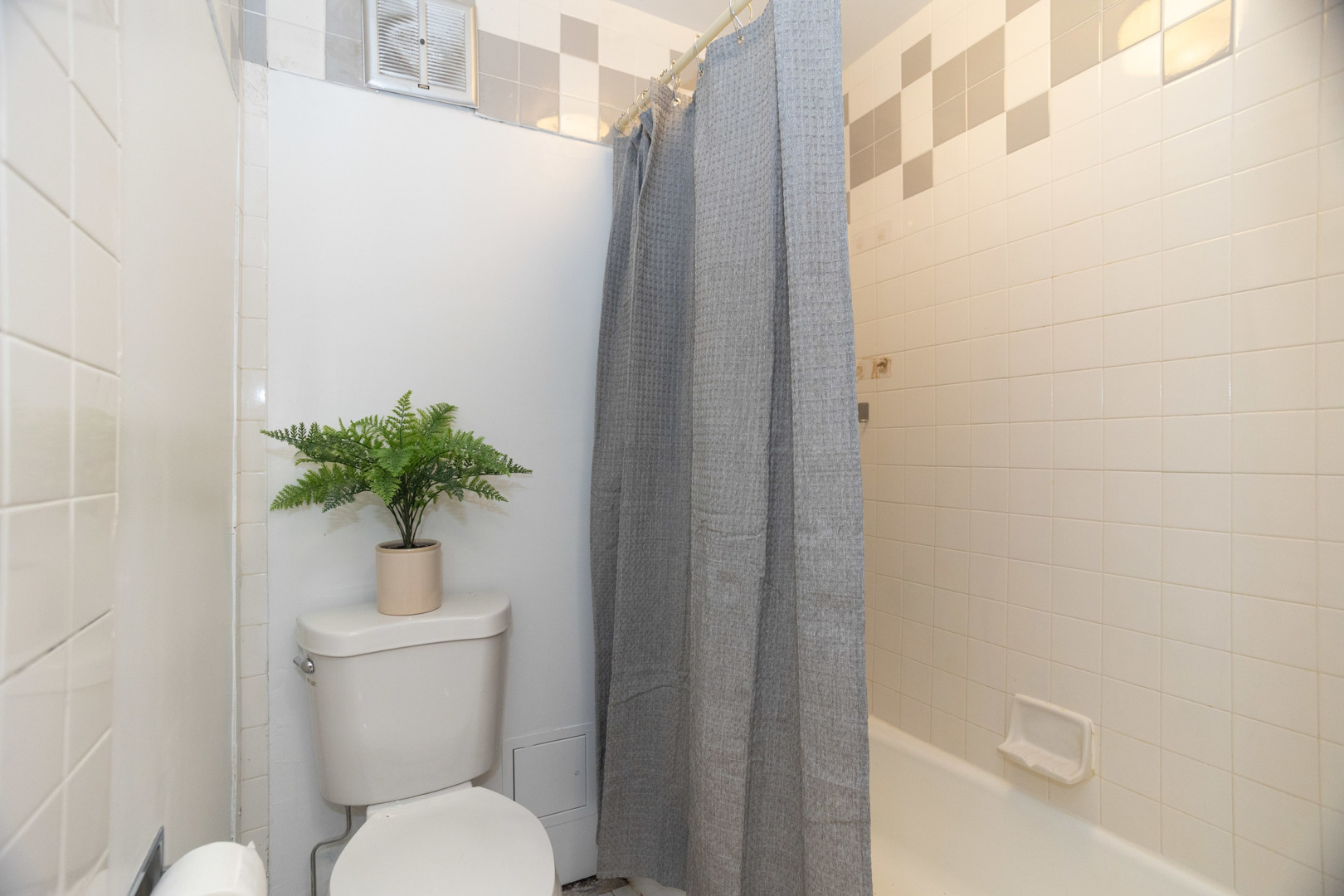4170 N Marine Drive Unit: 5H