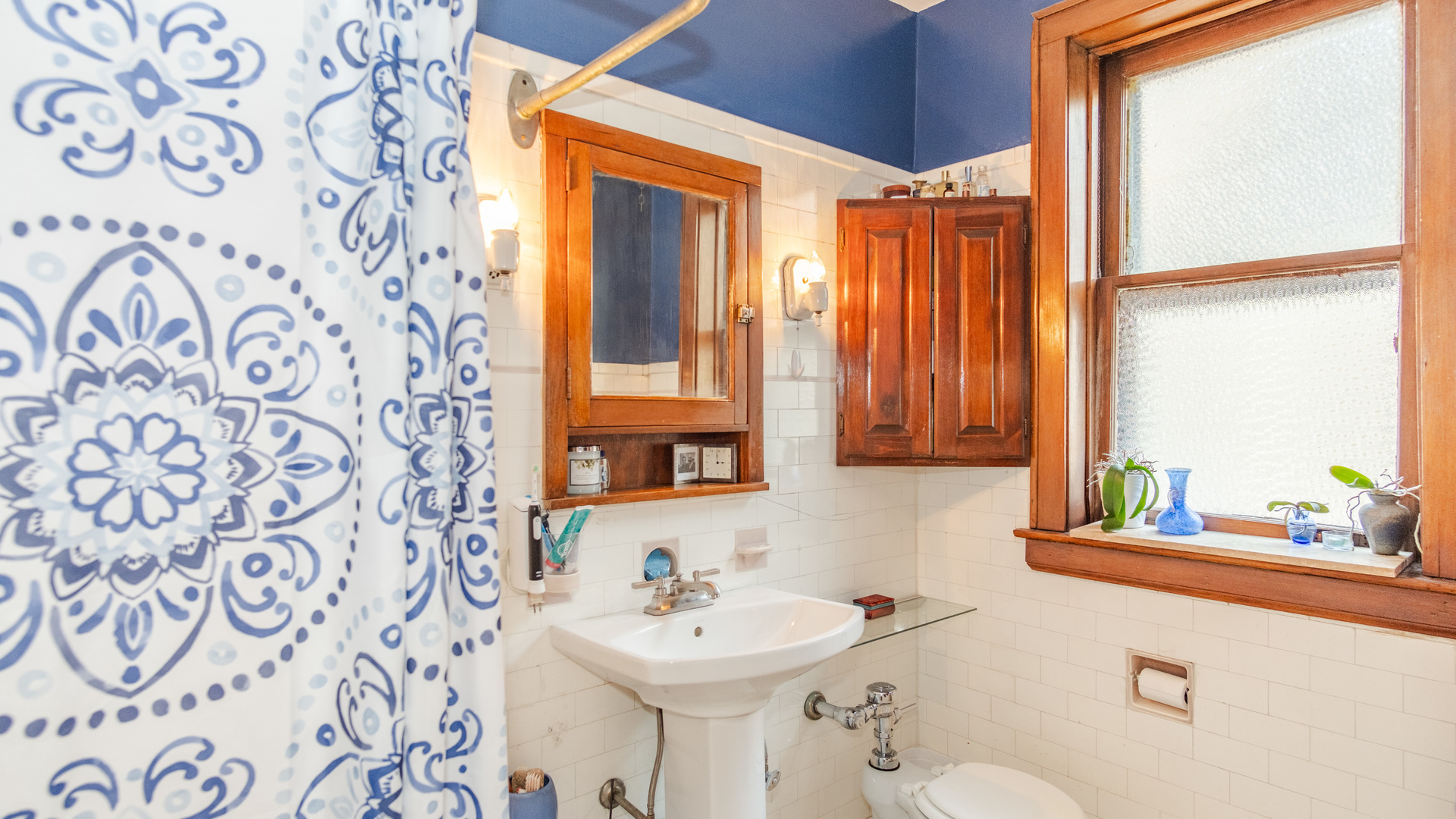 6549 N Ashland Avenue Unit: 2