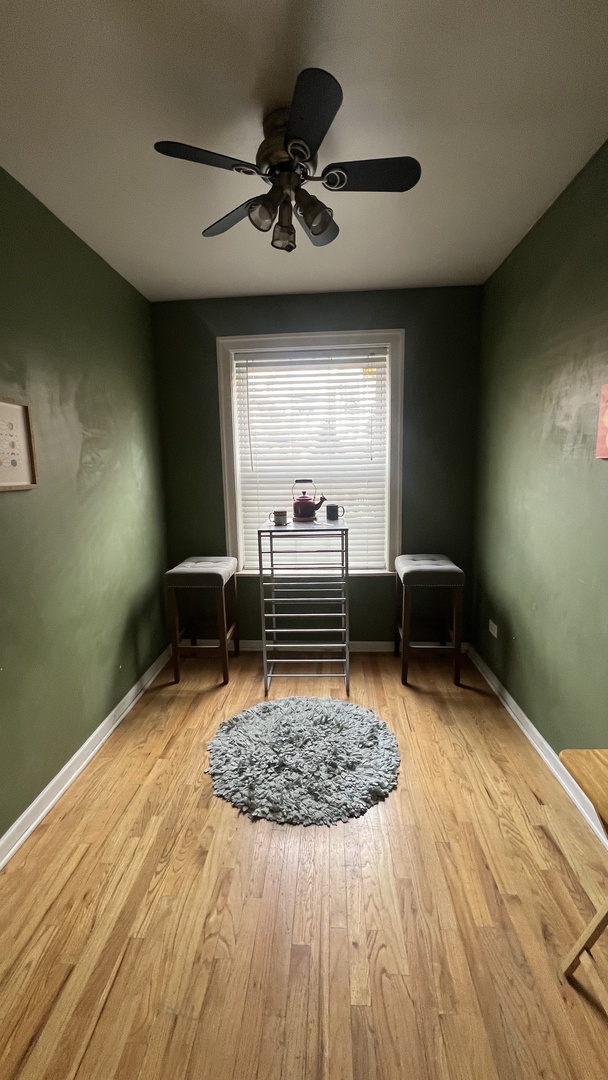 4240 N CLARENDON Avenue Unit: 213N