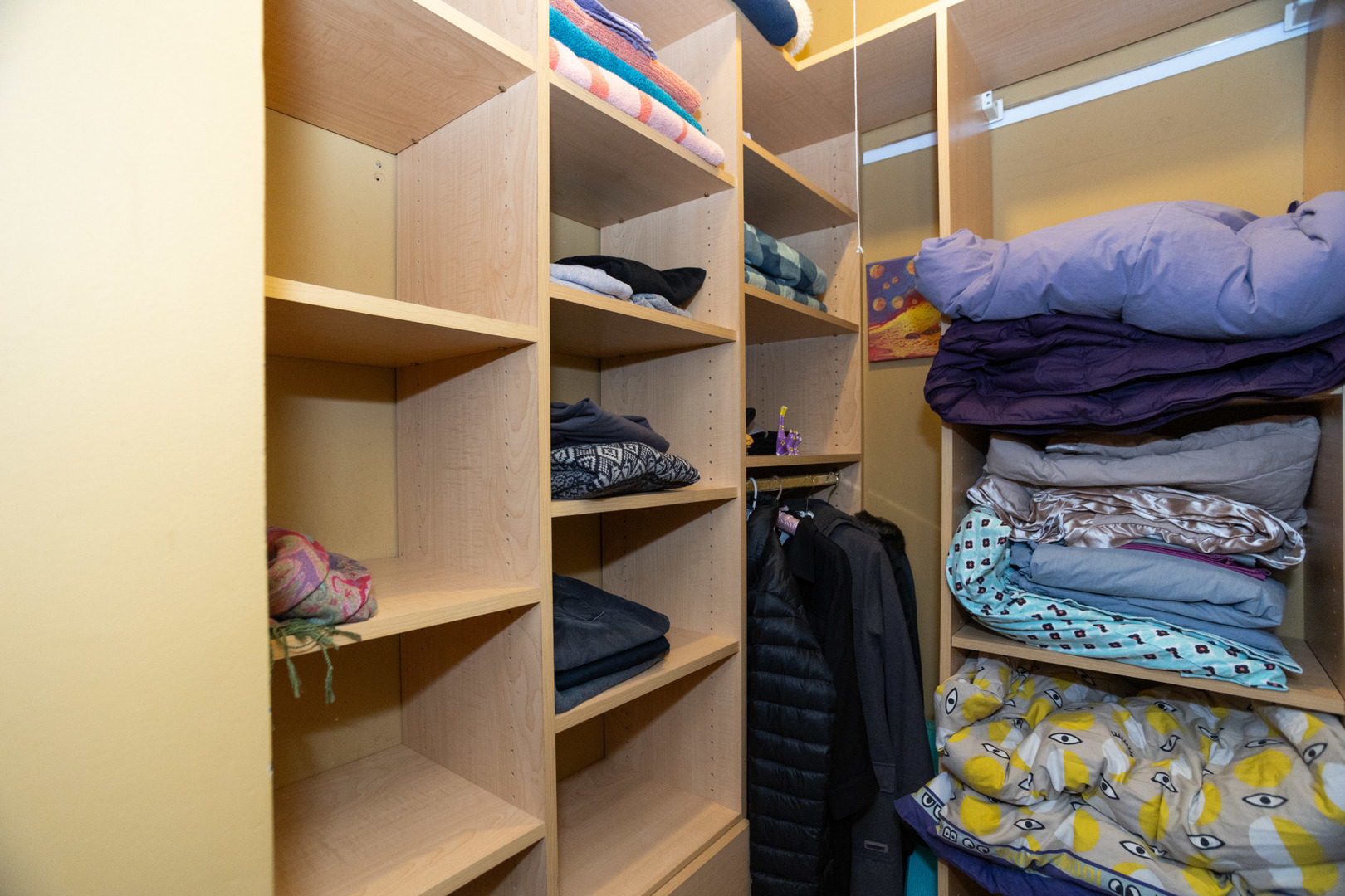 4240 N CLARENDON Avenue Unit: 213N