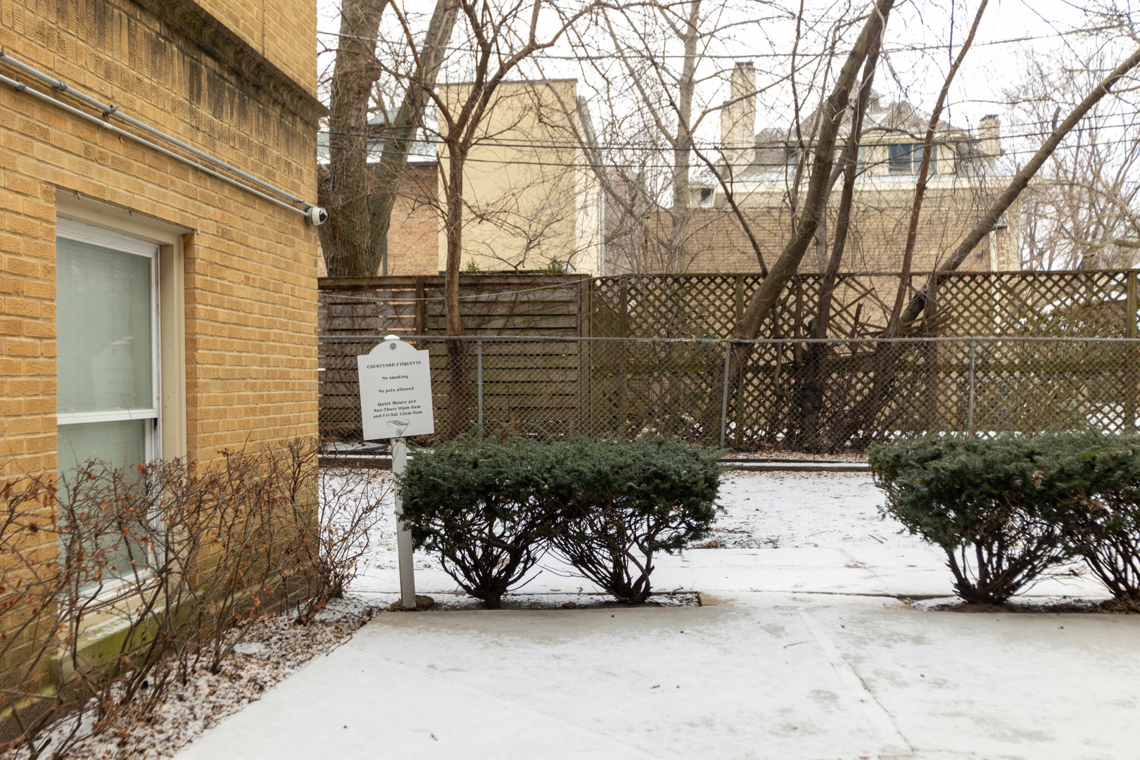 4240 N CLARENDON Avenue Unit: 213N