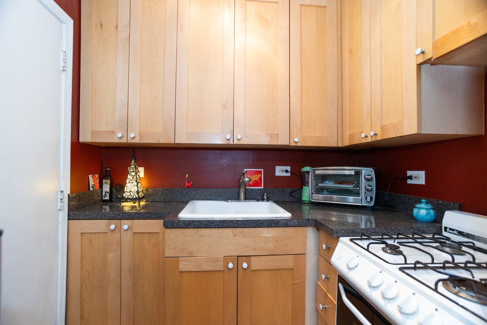 4240 N CLARENDON Avenue Unit: 213N