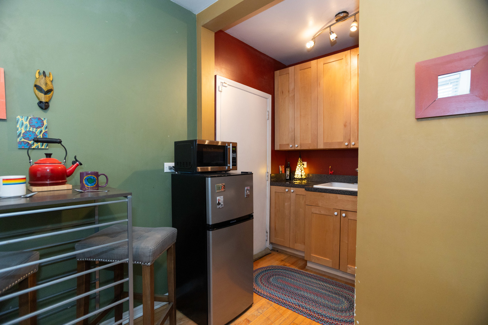 4240 N CLARENDON Avenue Unit: 213N