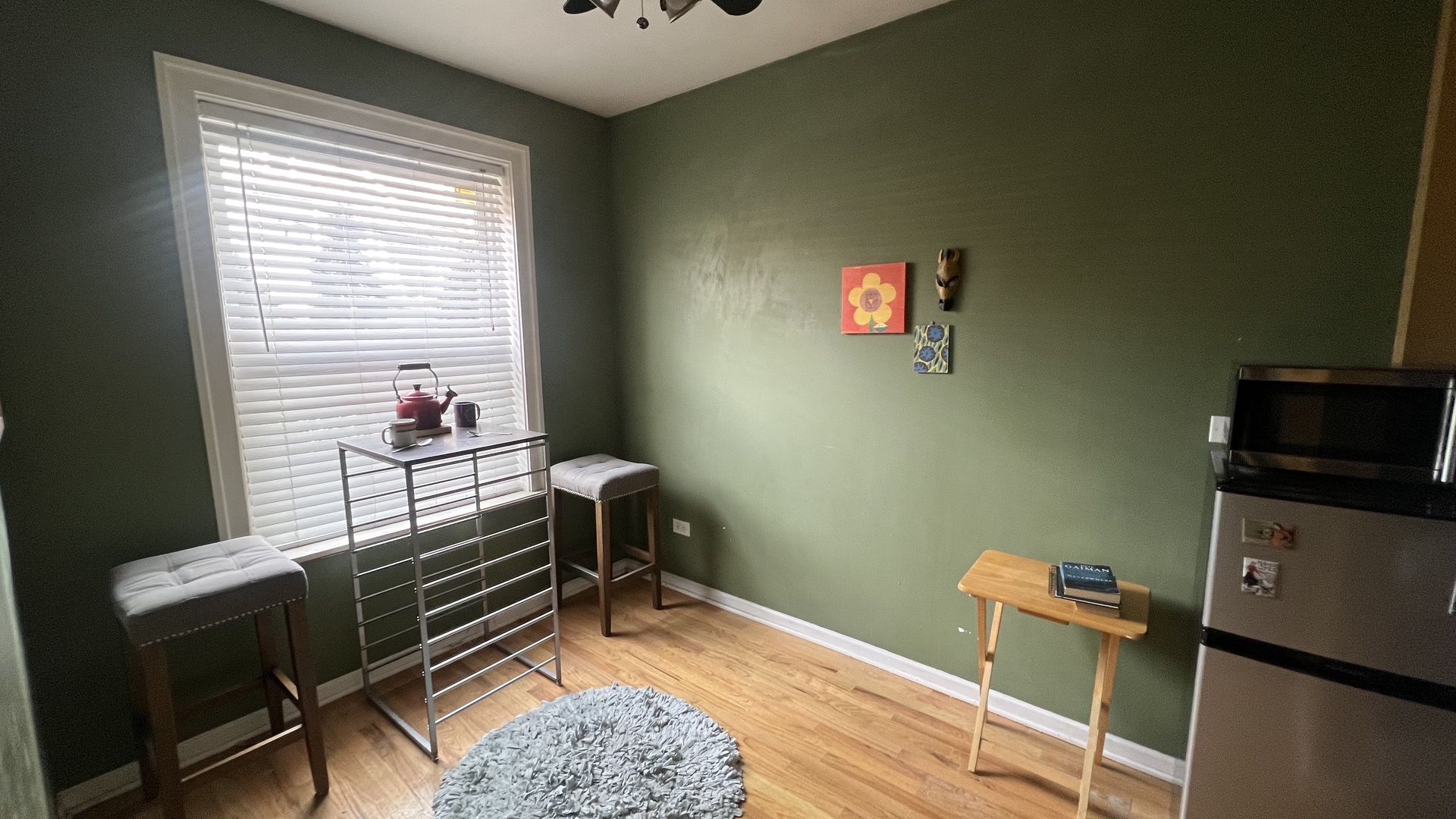 4240 N CLARENDON Avenue Unit: 213N