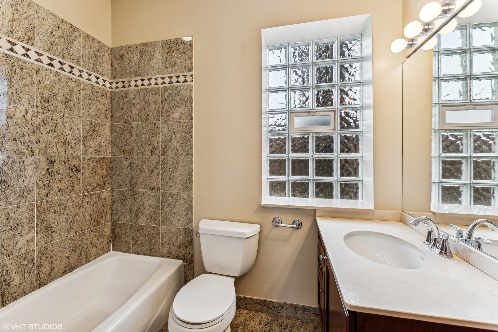 4244 N Pulaski Road Unit: 3