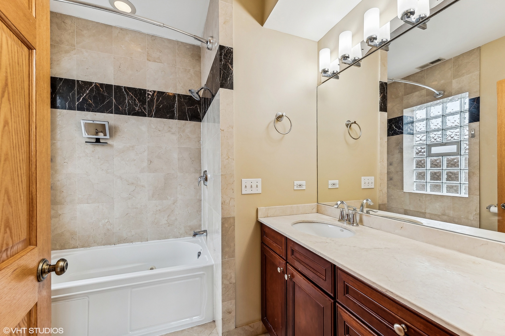 4244 N Pulaski Road Unit: 3