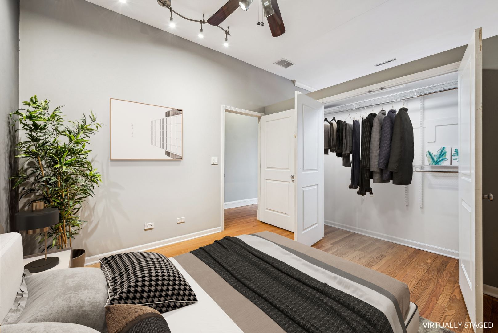 800 W Cornelia Avenue Unit: 206