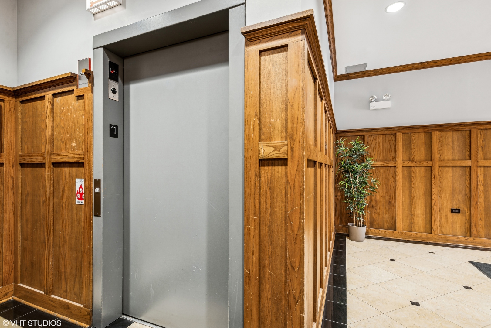 800 W Cornelia Avenue Unit: 206