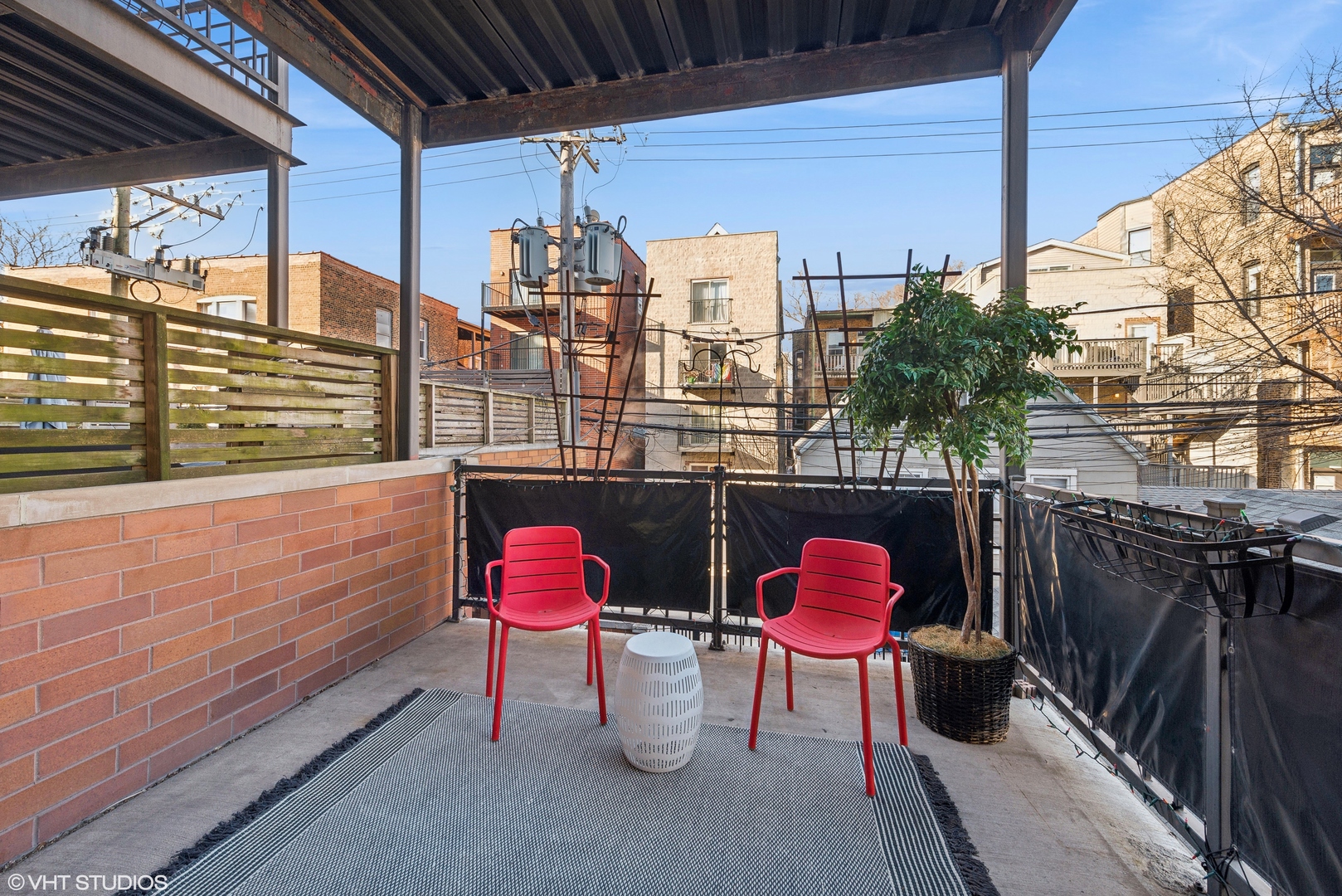 800 W Cornelia Avenue Unit: 206