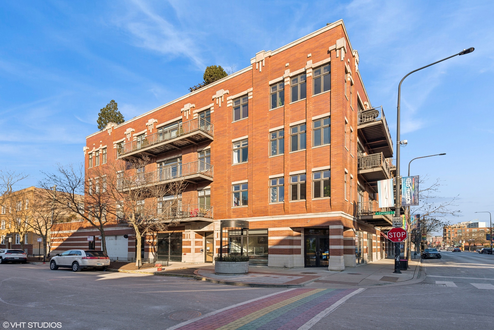800 W Cornelia Avenue Unit: 206