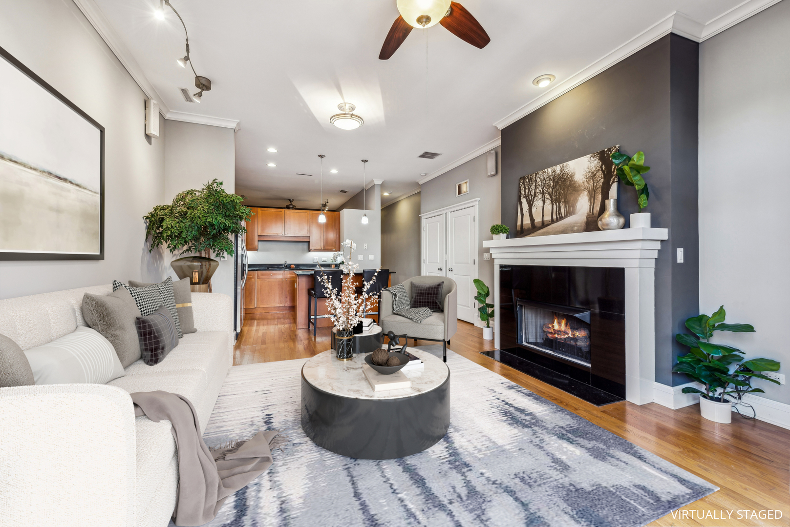 800 W Cornelia Avenue Unit: 206