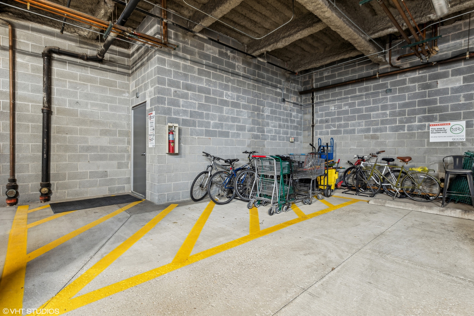 800 W Cornelia Avenue Unit: 206