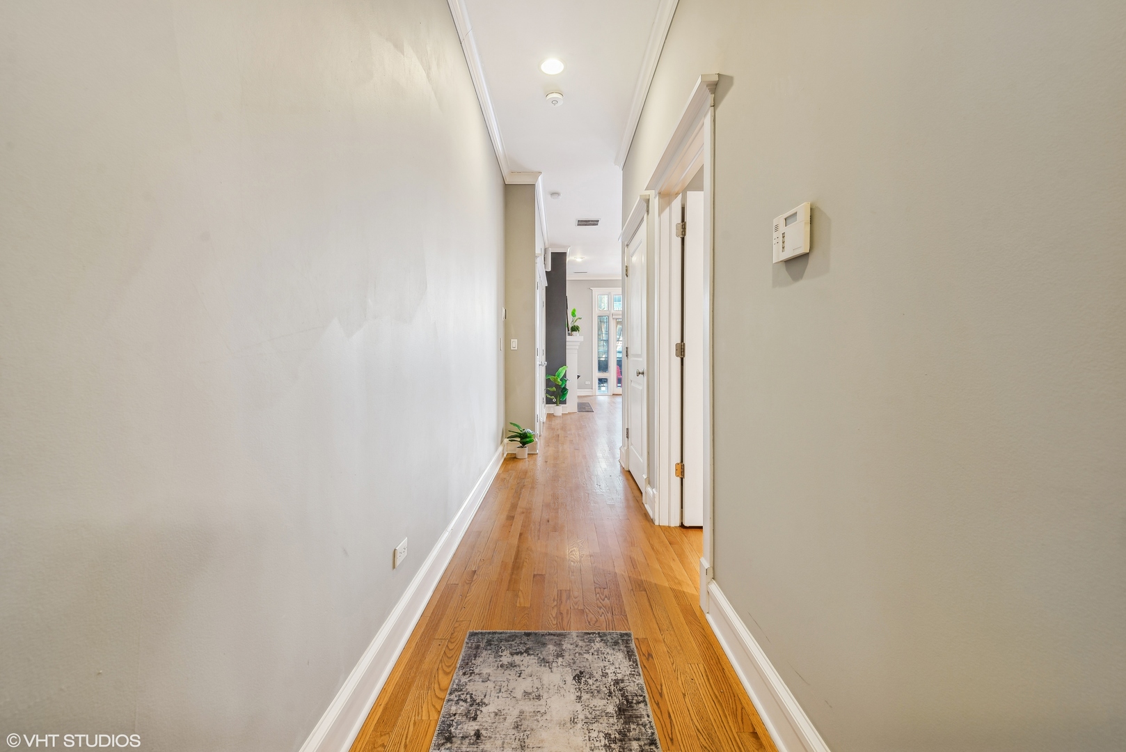 800 W Cornelia Avenue Unit: 206