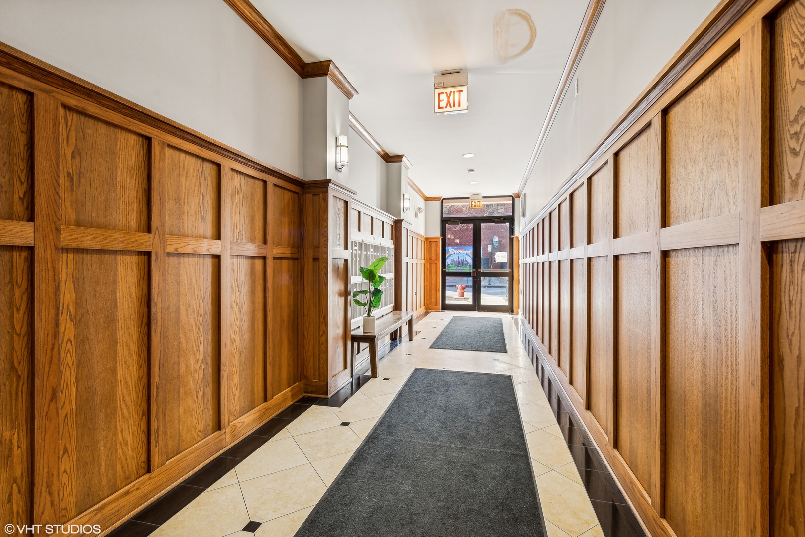 800 W Cornelia Avenue Unit: 206