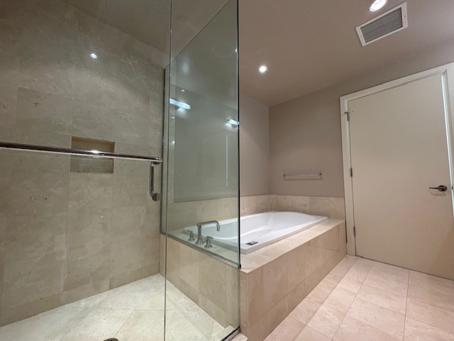 270 E PEARSON Street Unit: 602