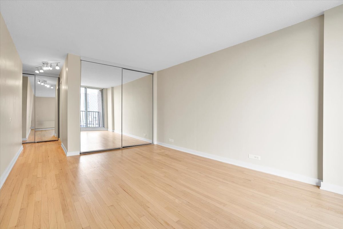 4170 N Marine Drive Unit: 11L