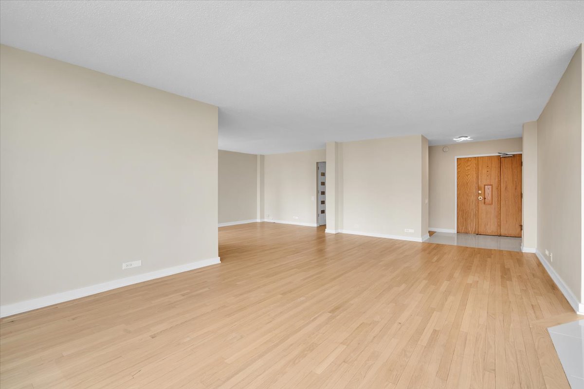 4170 N Marine Drive Unit: 11L