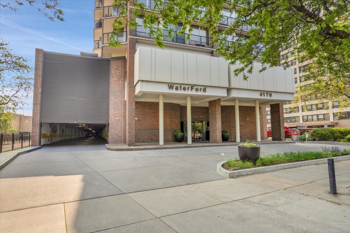 4170 N Marine Drive Unit: 11L