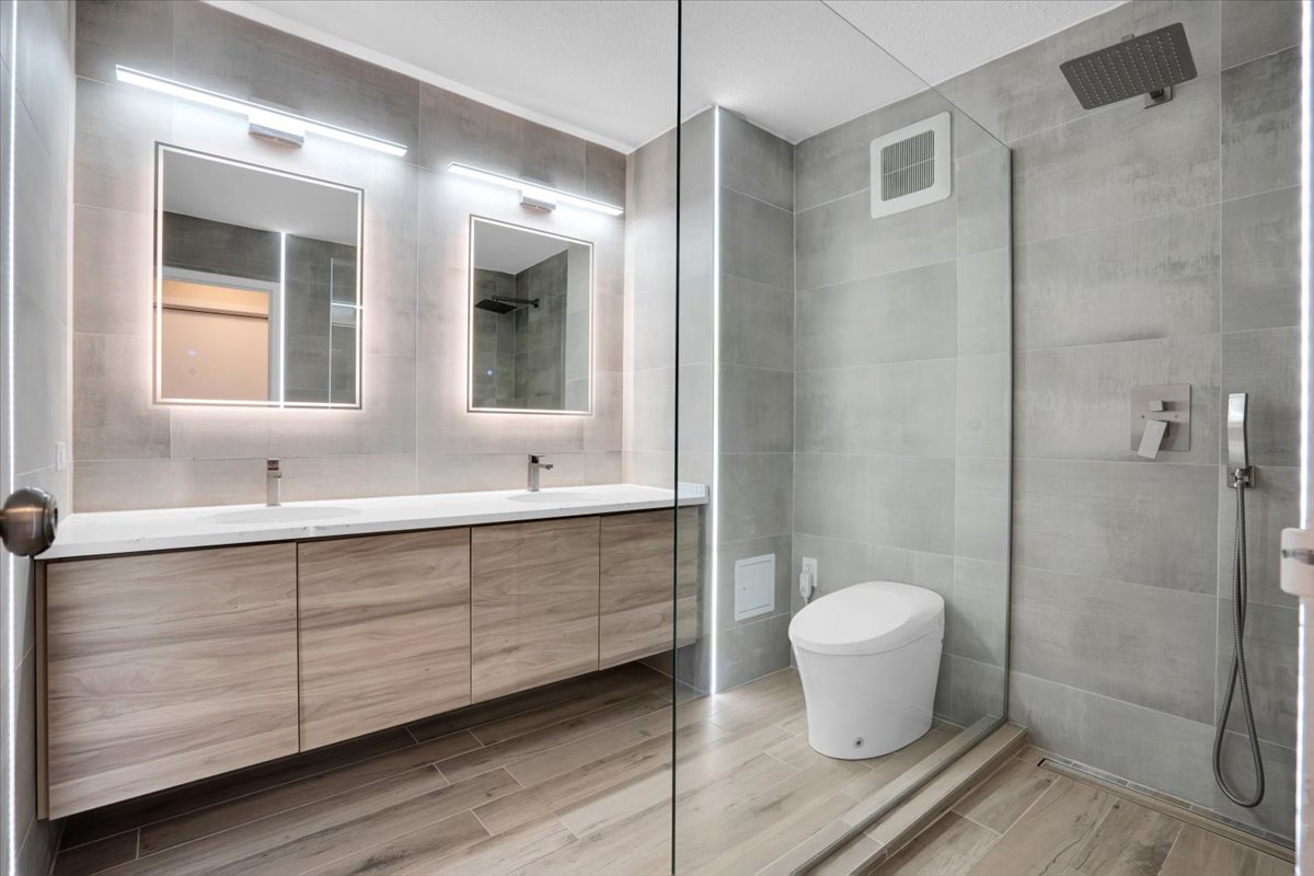 4170 N Marine Drive Unit: 11L