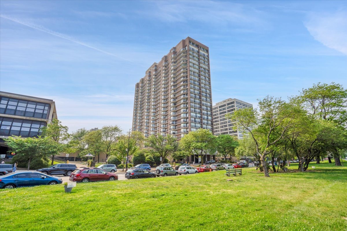 4170 N Marine Drive Unit: 11L