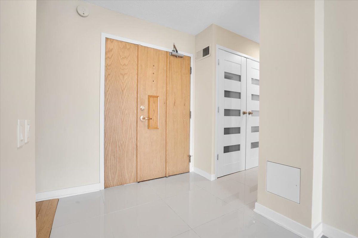 4170 N Marine Drive Unit: 11L