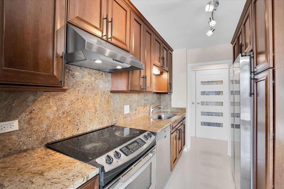 4170 N Marine Drive Unit: 11L