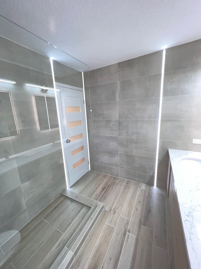 4170 N Marine Drive Unit: 11L