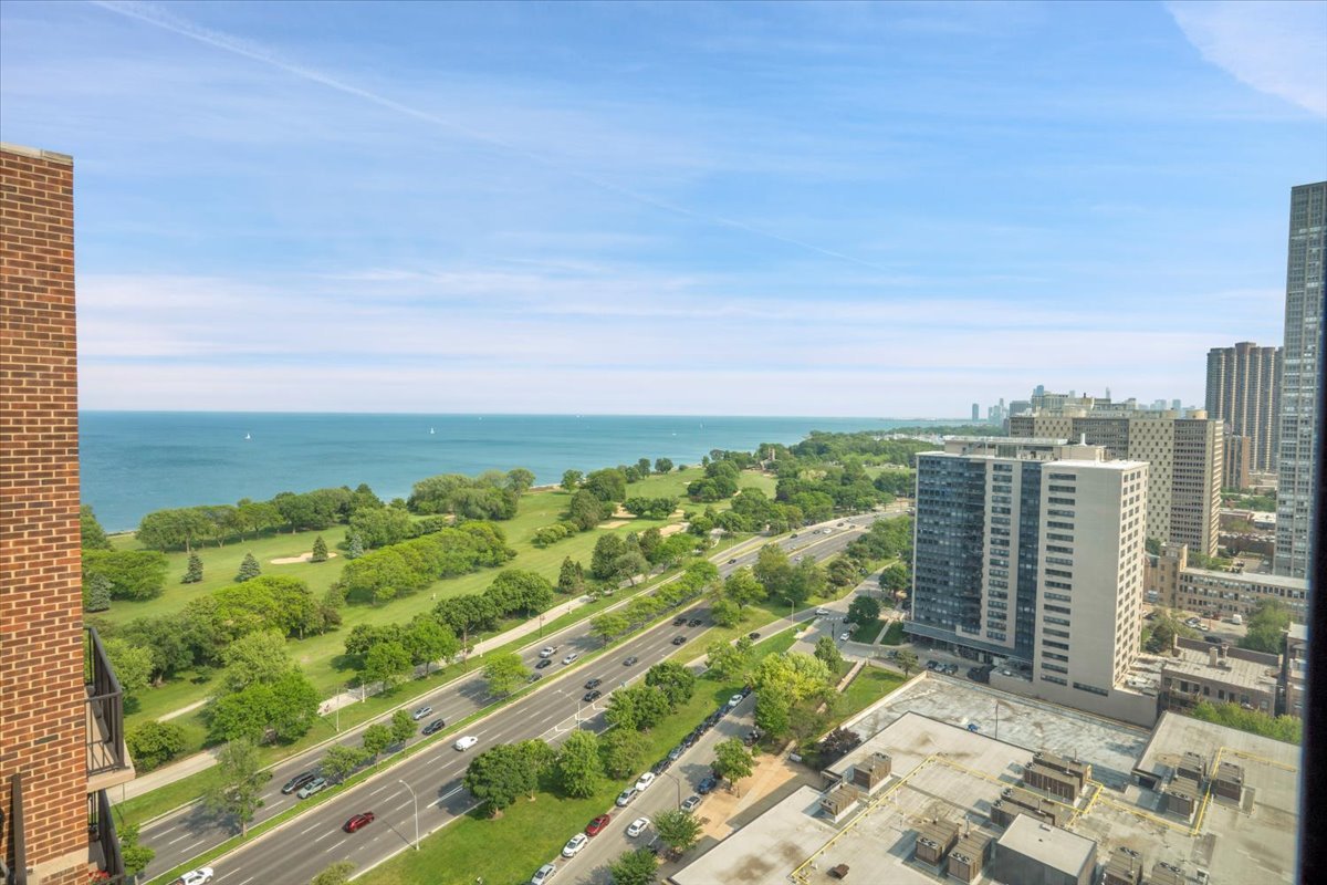 4170 N Marine Drive Unit: 11L