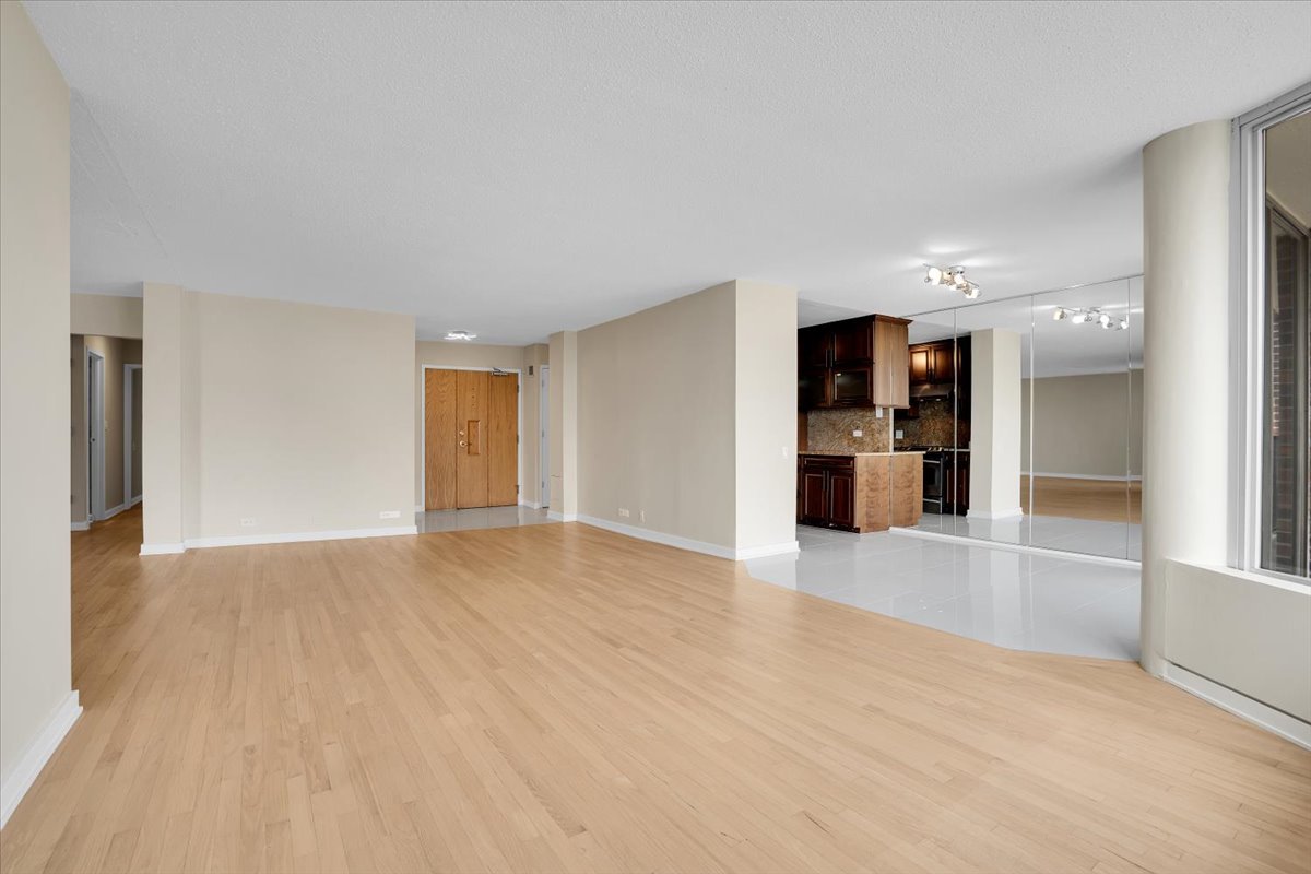4170 N Marine Drive Unit: 11L