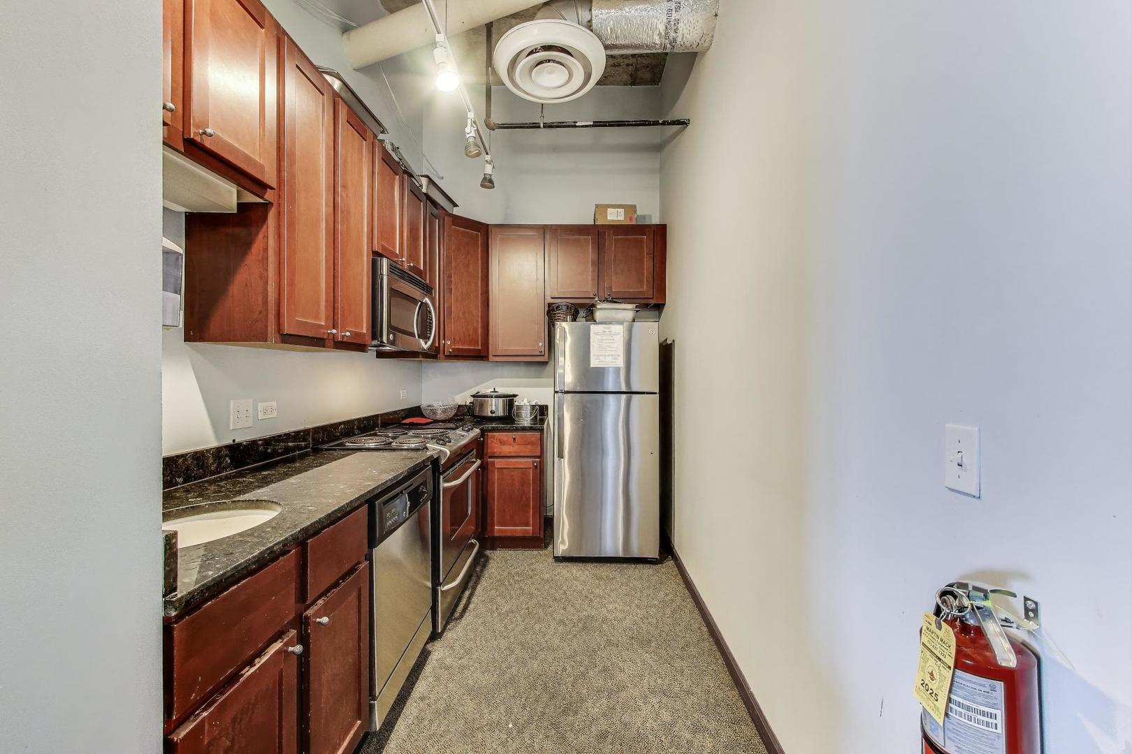 1122 W Catalpa Avenue Unit: 815