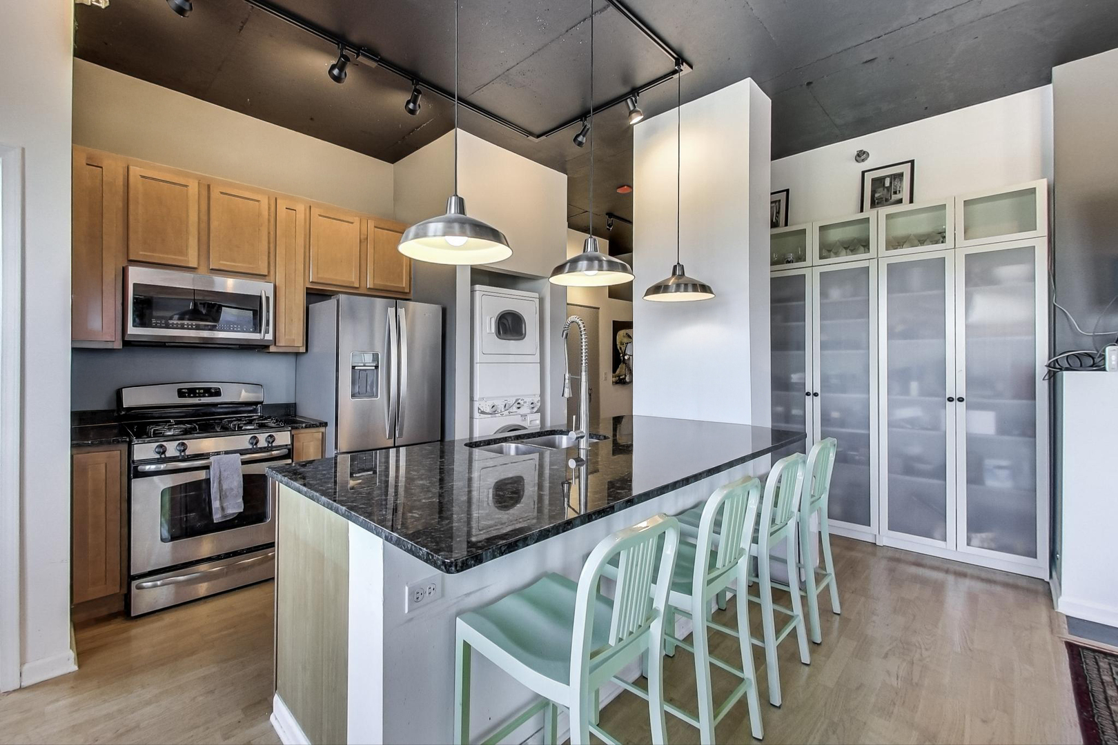 1122 W Catalpa Avenue Unit: 815