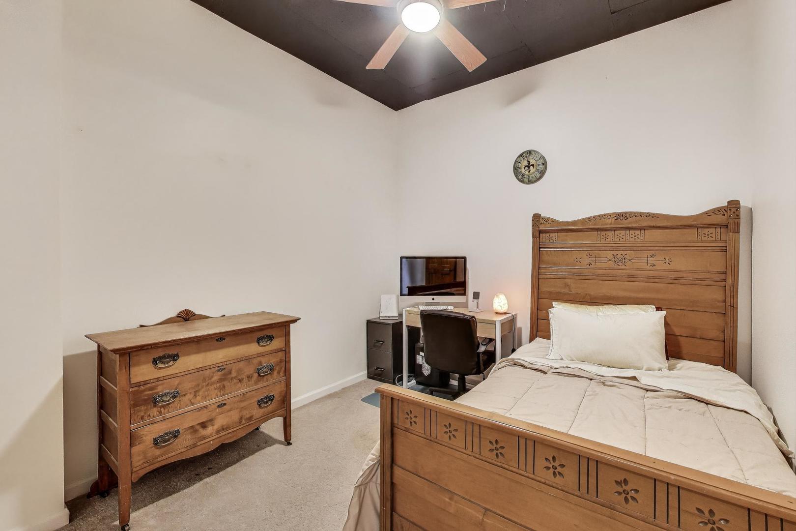 1122 W Catalpa Avenue Unit: 815