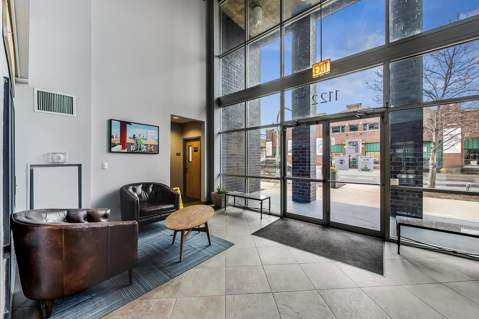 1122 W Catalpa Avenue Unit: 815