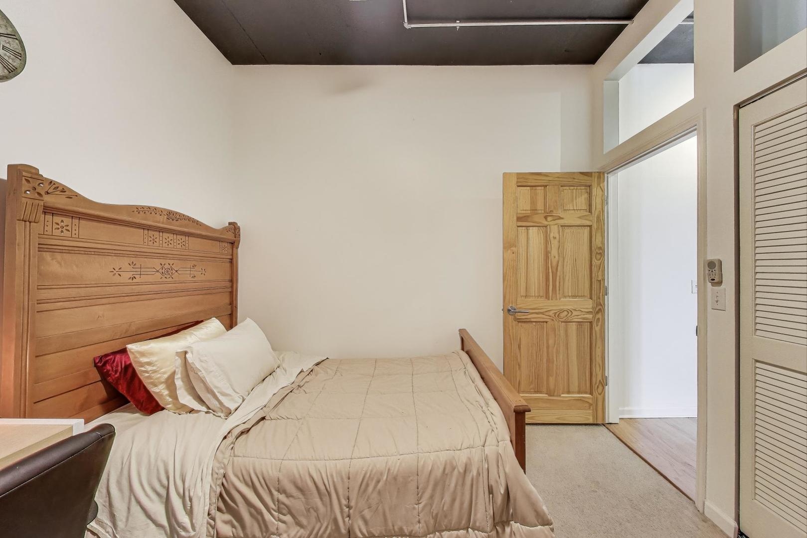 1122 W Catalpa Avenue Unit: 815