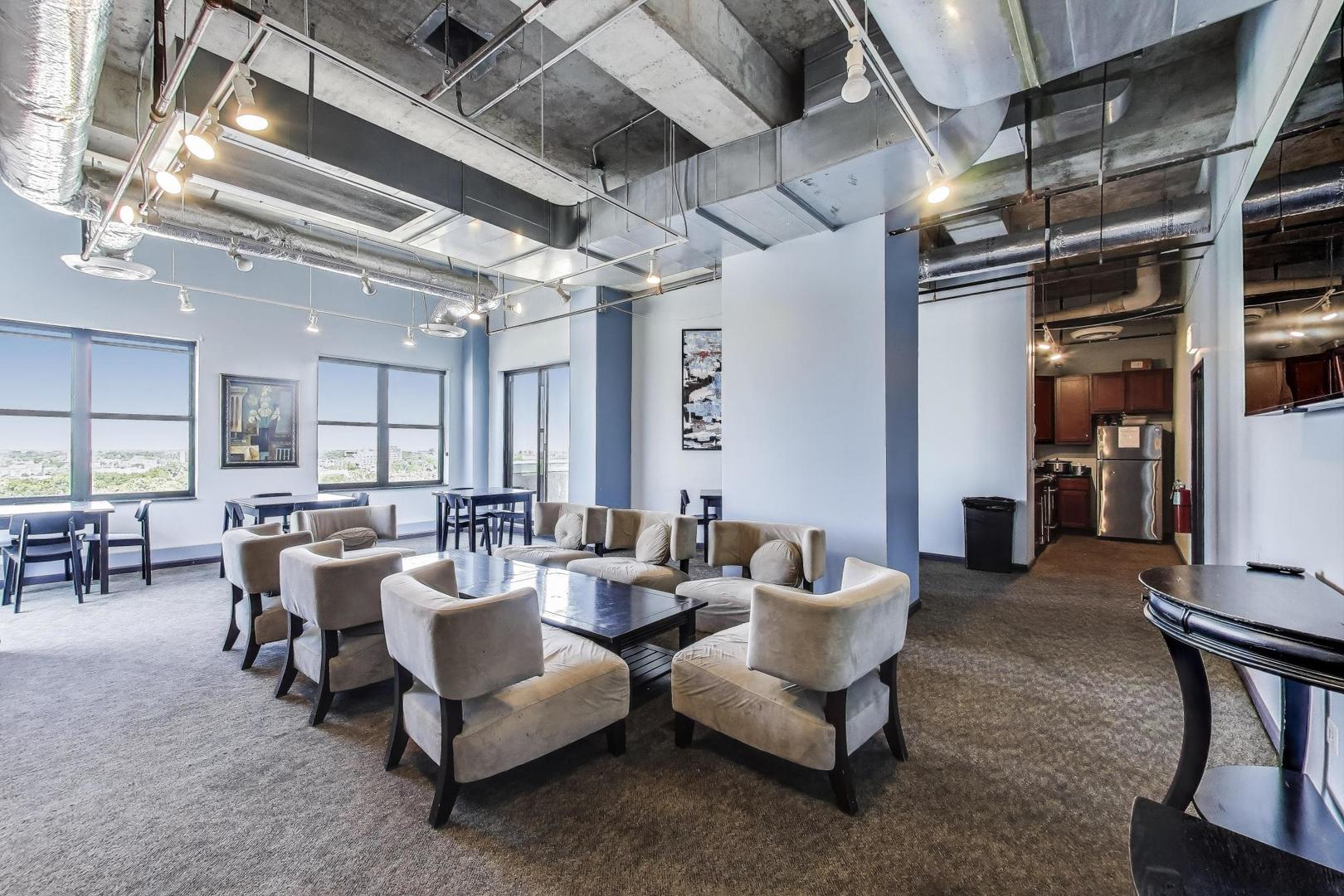 1122 W Catalpa Avenue Unit: 815