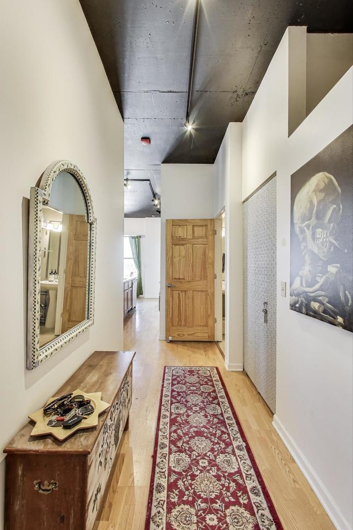 1122 W Catalpa Avenue Unit: 815