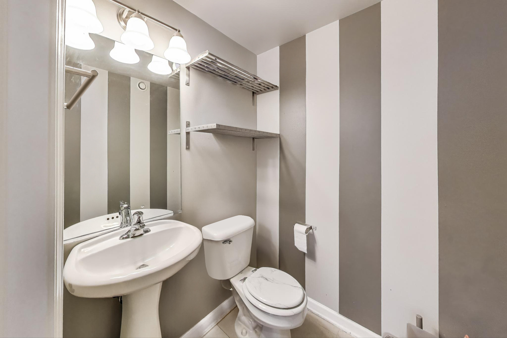 1122 W Catalpa Avenue Unit: 815