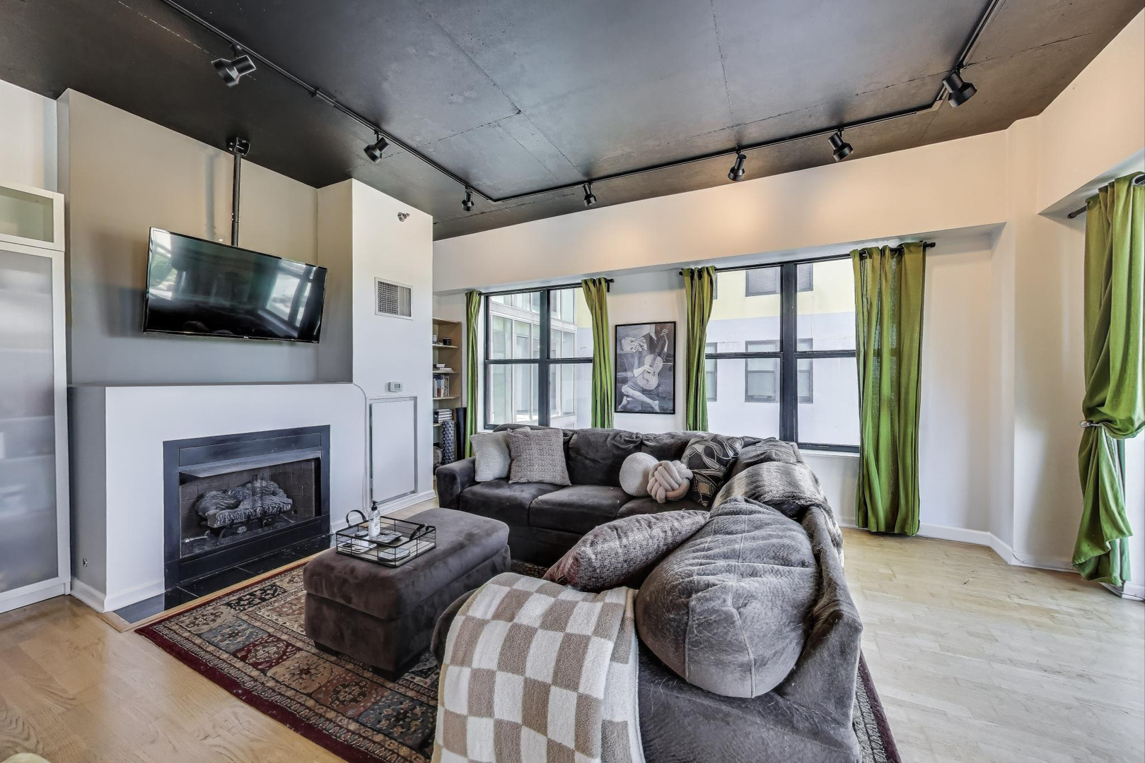 1122 W Catalpa Avenue Unit: 815