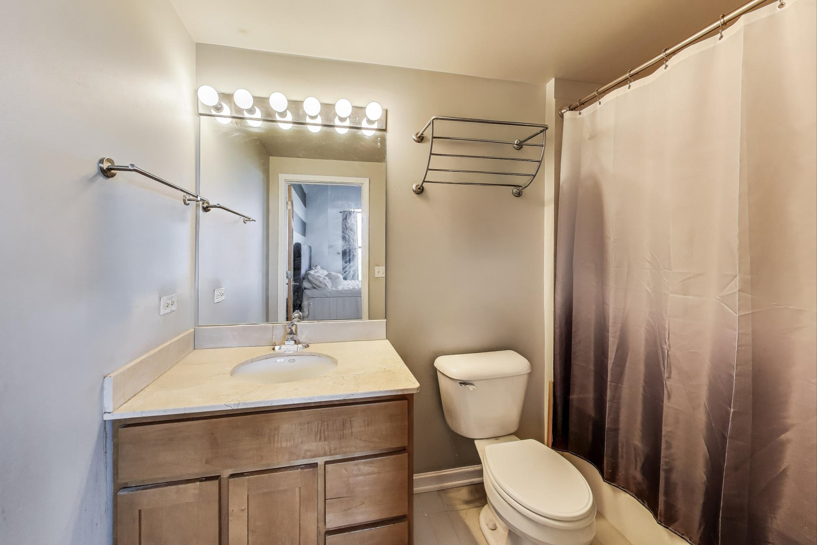 1122 W Catalpa Avenue Unit: 815