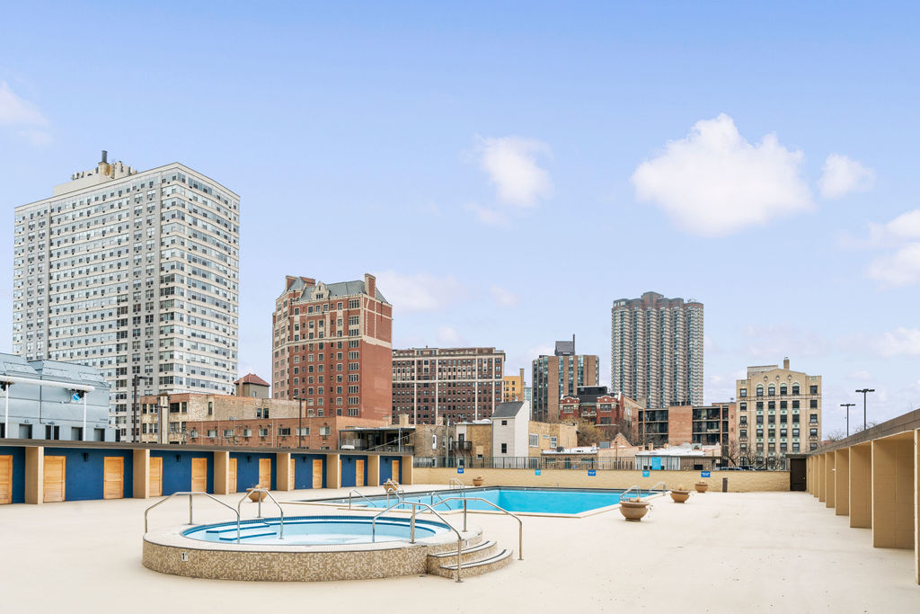 655 W IRVING PARK Road Unit: 4417