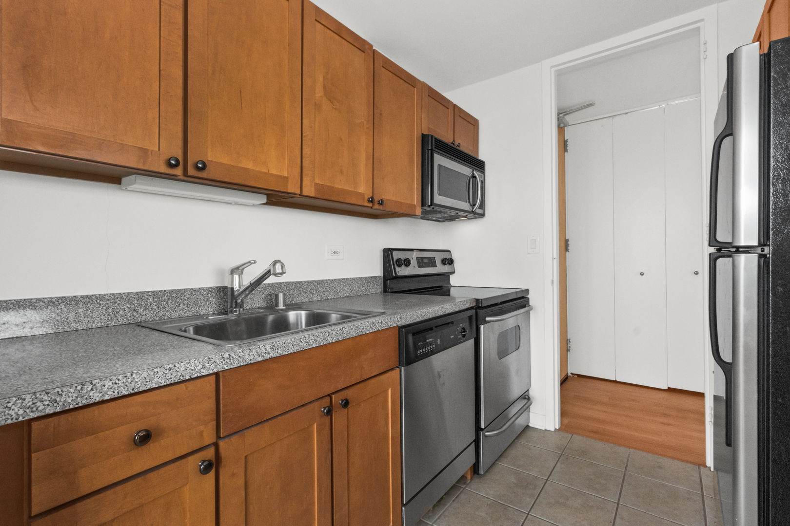 655 W IRVING PARK Road Unit: 4417
