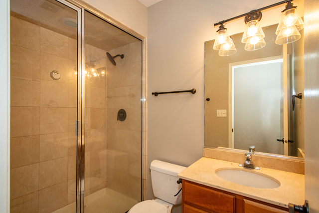 905 W Lawrence Avenue Unit: 1E