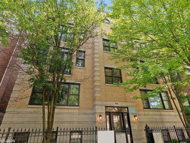 905 W Lawrence Avenue Unit: 1E
