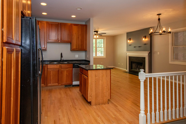 905 W Lawrence Avenue Unit: 1E