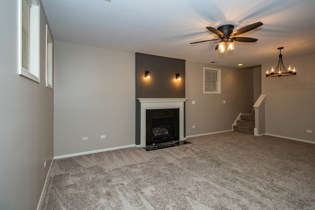 905 W Lawrence Avenue Unit: 1E
