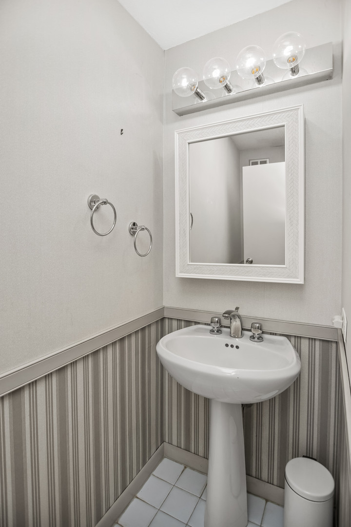 4170 N Marine Drive Unit: 9F