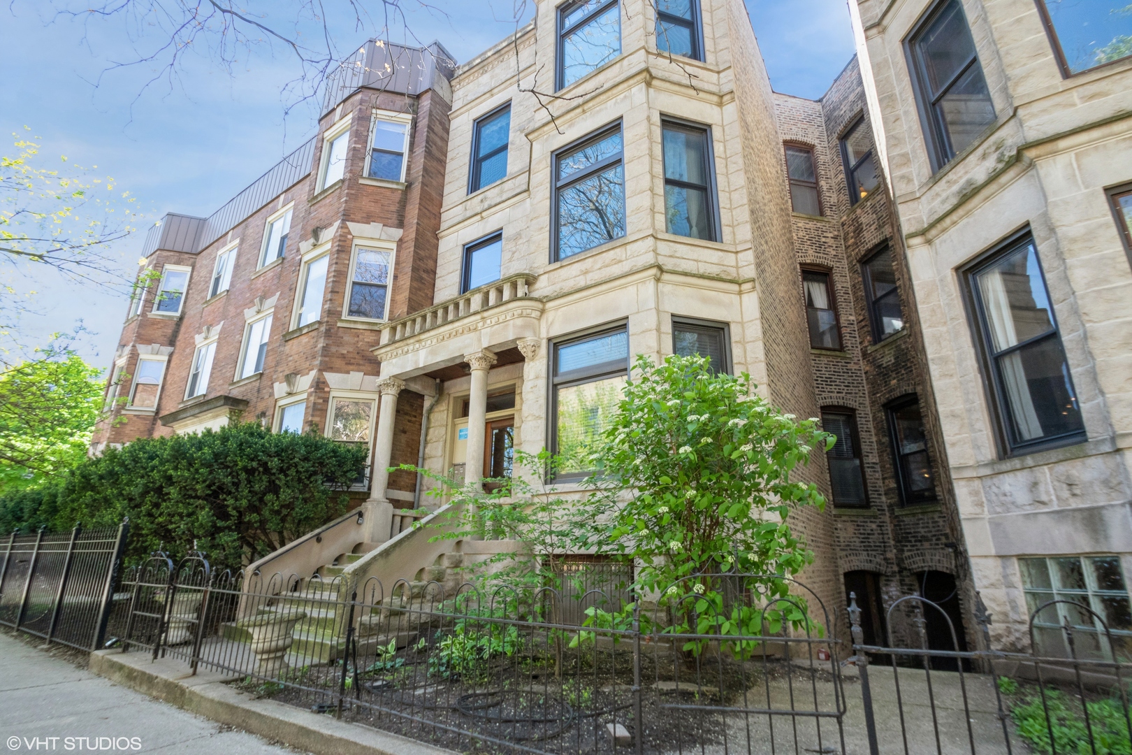 905 W Dakin Street