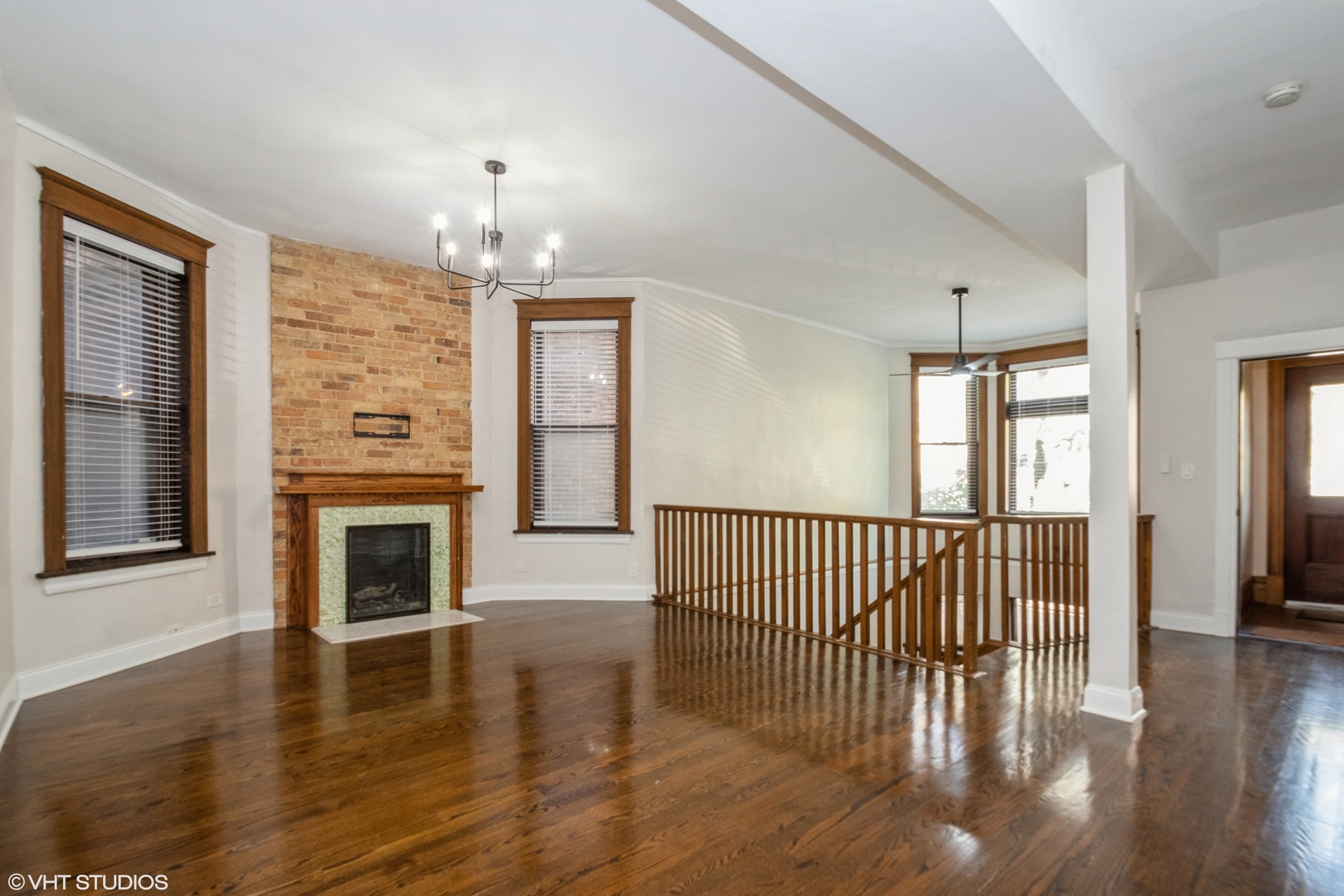 905 W Dakin Street